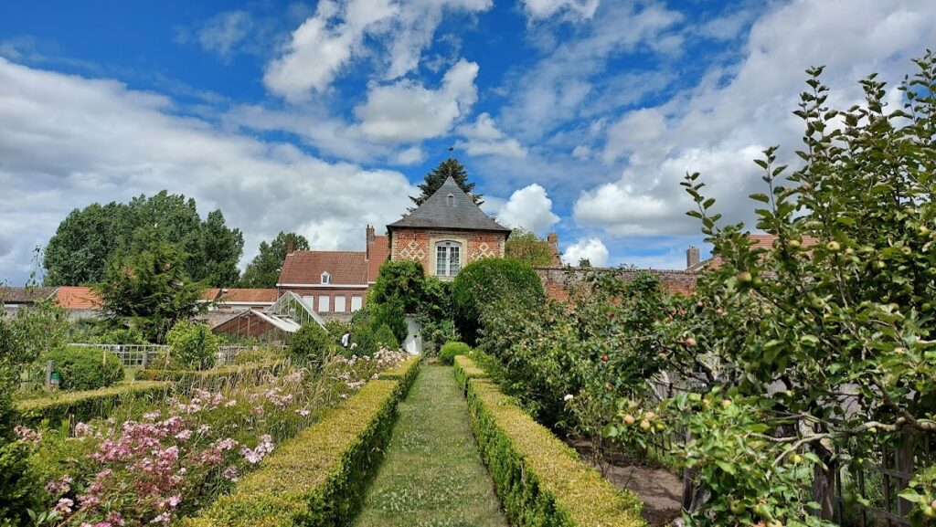 Esquelbecq Castle: A Flemish Renaissance Water Castle in France 5 Esquelbecq Castle
