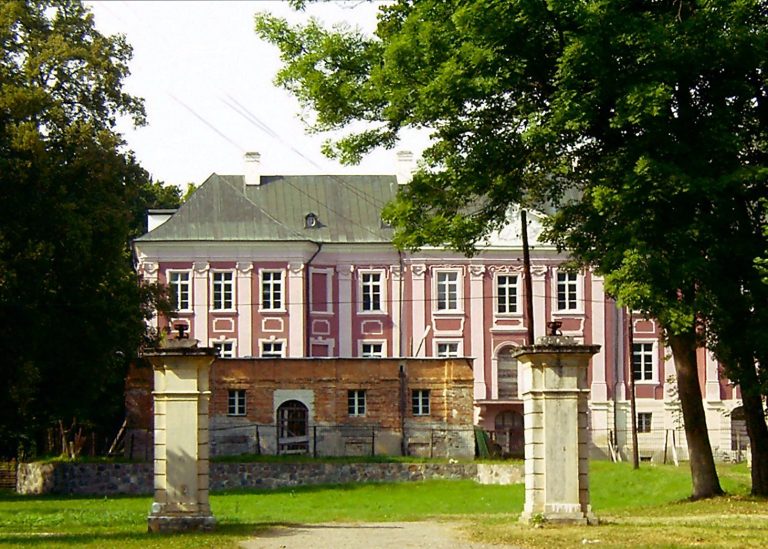Sapieha Palace in Wieleń: A Baroque Aristocratic Residence in Poland