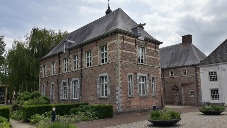 Kasteel Dommelrode: A Fortified House and Municipal Landmark in the Netherlands