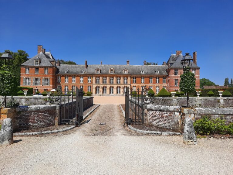 Château d’Heudicourt: A Historic Residence in Normandy
