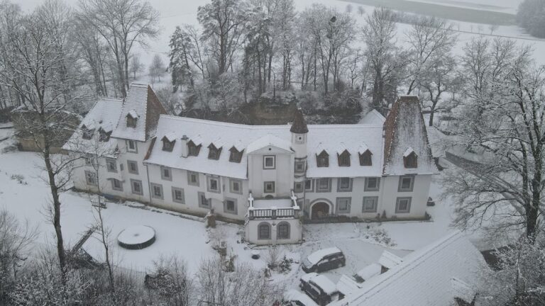 Schloss Außenstein: A Medieval Castle Complex in Austria
