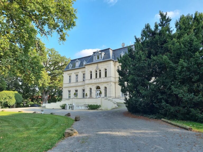 Schönfeld (Altmark) château: A Historicist Manor House in Germany