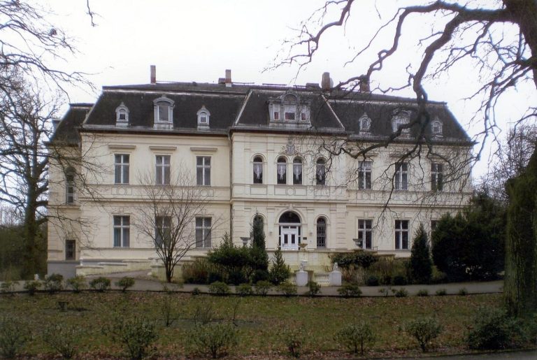 Schönfeld (Altmark) château: A Historicist Manor House in Germany