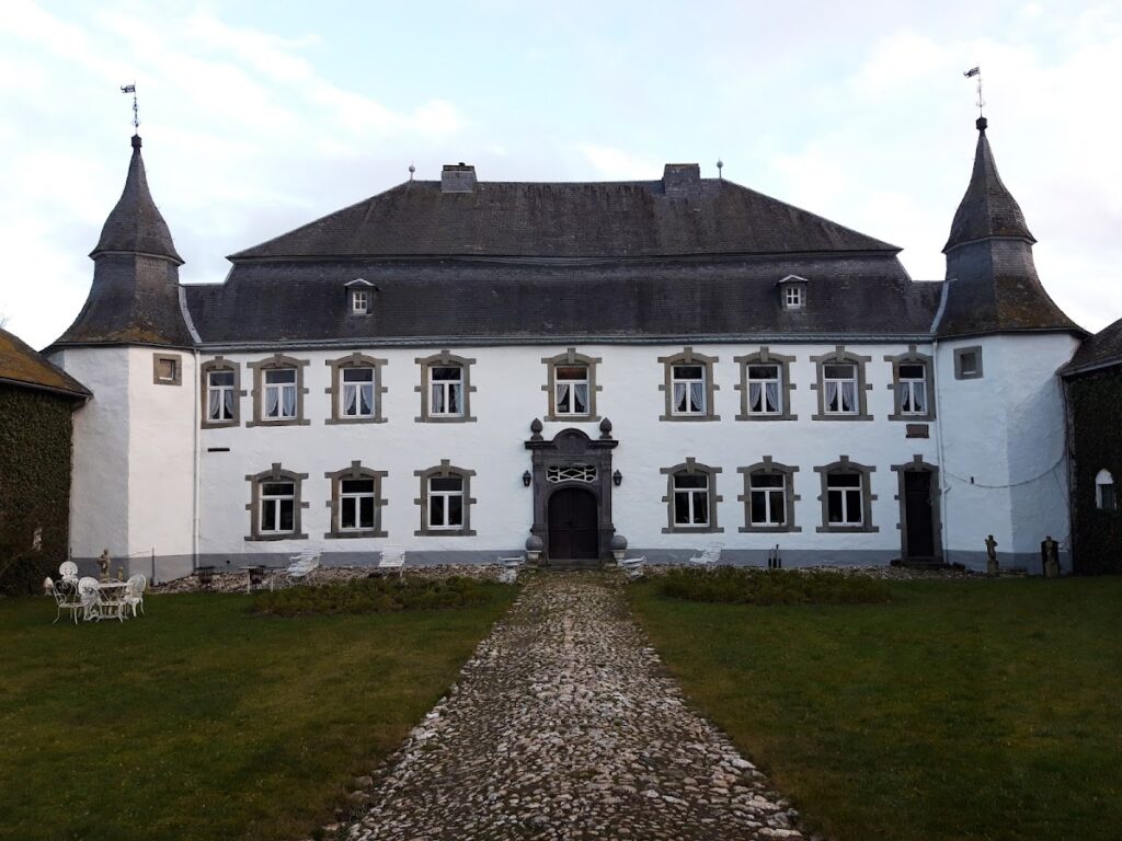 Château Beurthé, or Château de Steinbach: A Historic Castle in Belgium 1 Château Beurthé