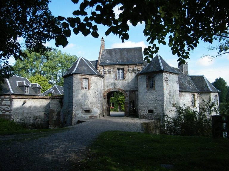 Château de Nampont: A Fortified Residence in France