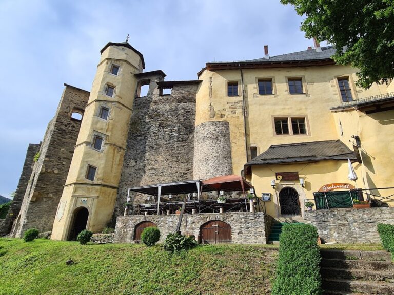 Schloss Wespenstein: A Medieval Hilltop Castle in Germany