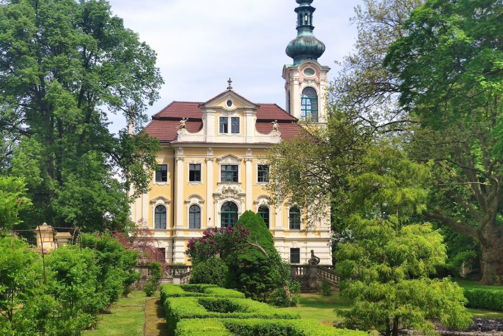 Horní Vidim Chateau: A Historic Estate Complex in Czechia 1 Zámek Horní Vidim