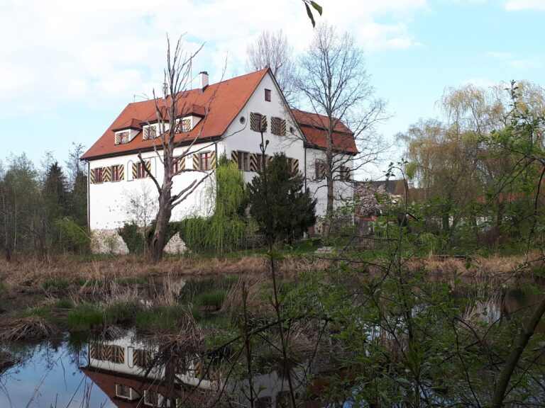 Schloss Senftenau: A Former Moated Castle and Manor House in Germany