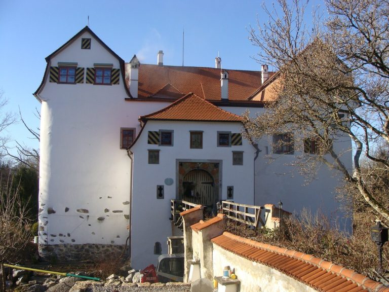 Schloss Senftenau: A Former Moated Castle and Manor House in Germany