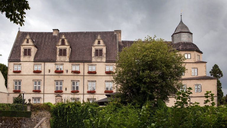 Schloss Varenholz: A Weser Renaissance Castle in Germany