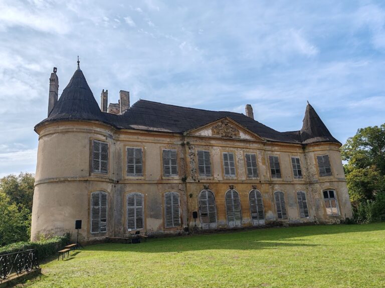 Château de Hombourg-Budange: A Fortified Château in France
