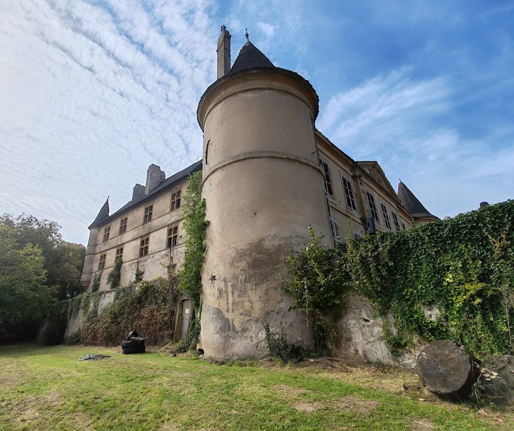 Château de Hombourg-Budange: A Fortified Château in France 2 Château de Hombourg-Budange