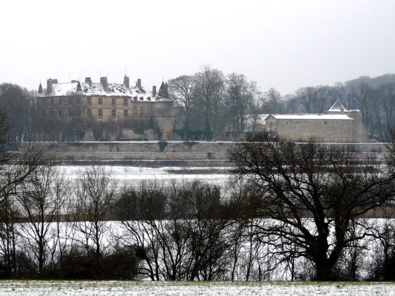 Château de Hombourg-Budange: A Fortified Château in France