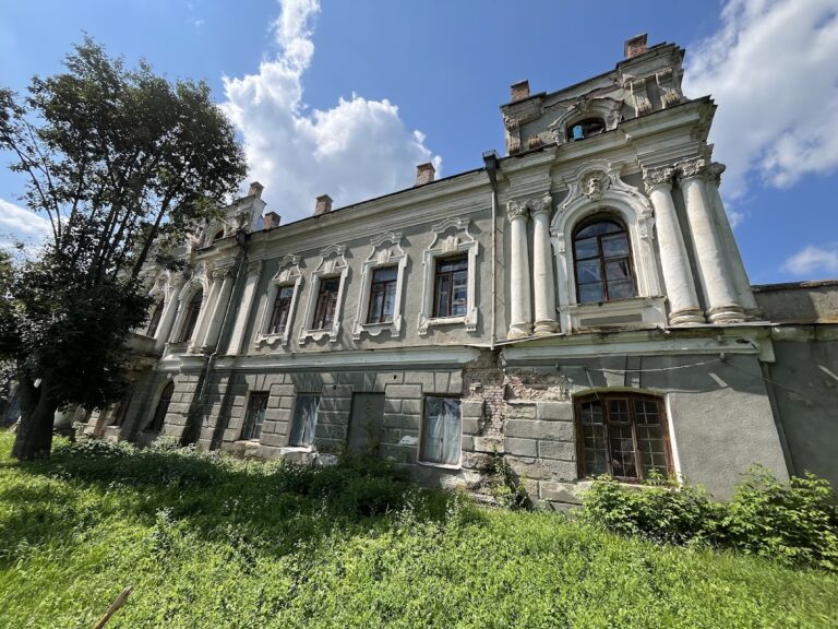 Palace, Stara Pryluka: 18th-century Country Residence and Historic Monument