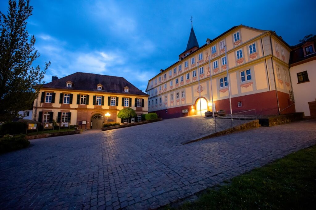 Schloss Bad König: A Historic Palace and Fortified-Churchyard Complex in Germany 1 Schloss Bad König