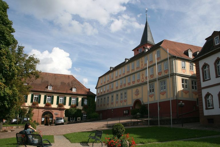 Schloss Bad König: A Historic Palace and Fortified-Churchyard Complex in Germany