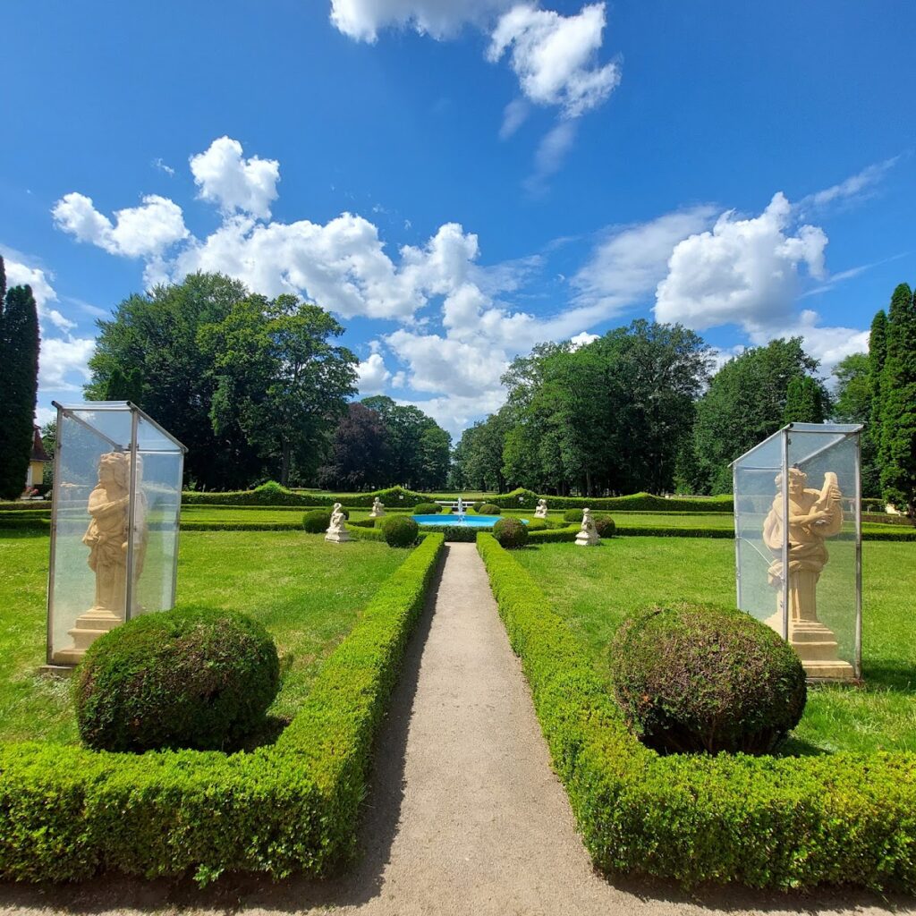 Schloss Milkel: A Baroque Moated Country Estate in Germany 3 Schloss Milkel