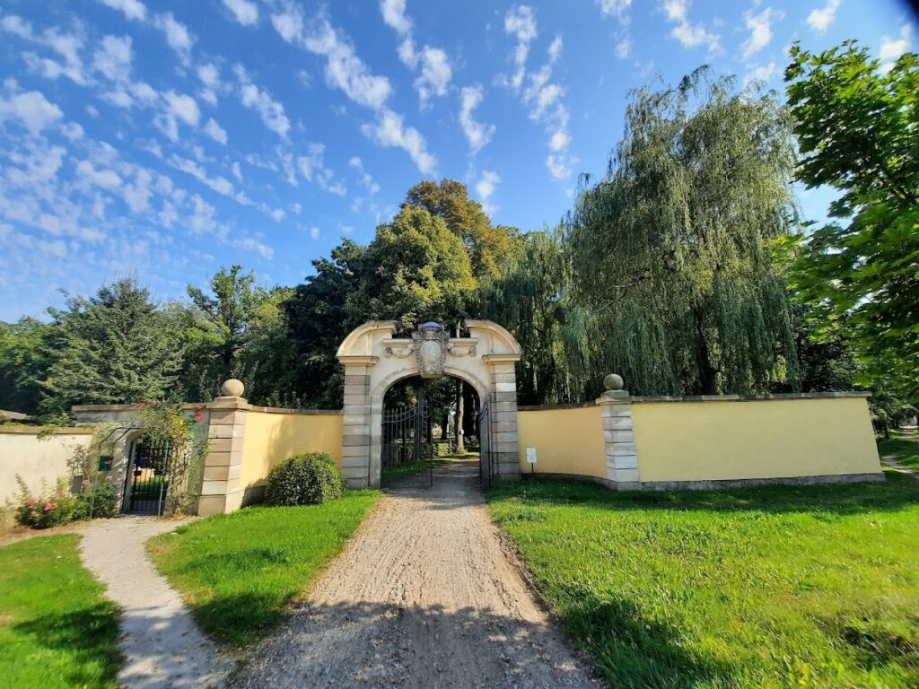 Schloss Milkel: A Baroque Moated Country Estate in Germany 4 Schloss Milkel