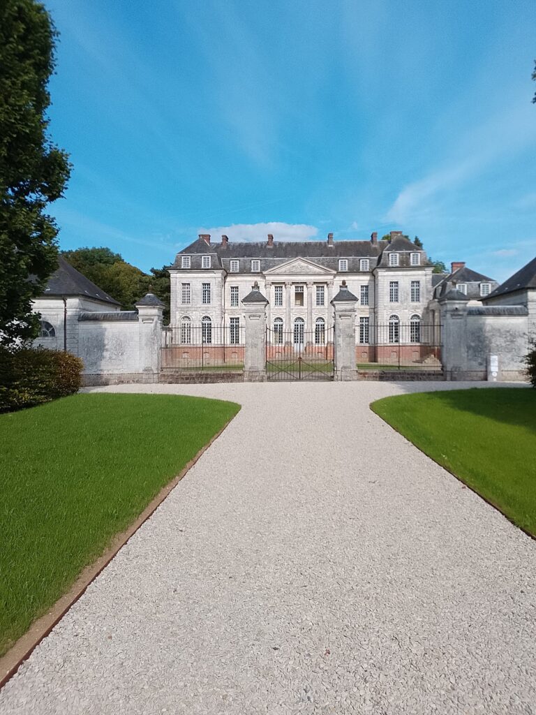 Château de Barly: A Neoclassical Château in France 2 Château de Varlemont