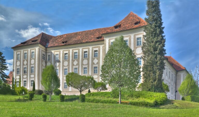 Piber Castle: A Baroque Ecclesiastical Estate and Lipizzaner Administration Center in Austria