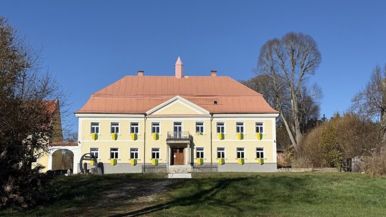Schloss Ludwigsthal: A Classical Glassworks Manor House in Germany