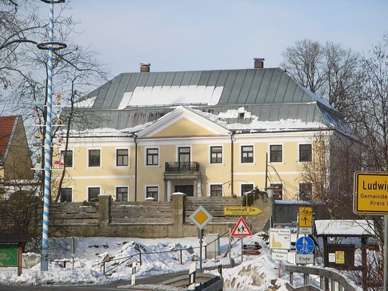 Schloss Ludwigsthal: A Classical Glassworks Manor House in Germany