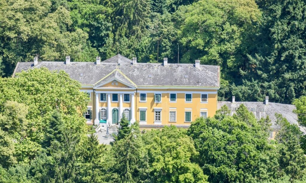 Schloss Draskovich: A Classicist Summer Residence in Güssing, Austria 1 Schloss Draskovich