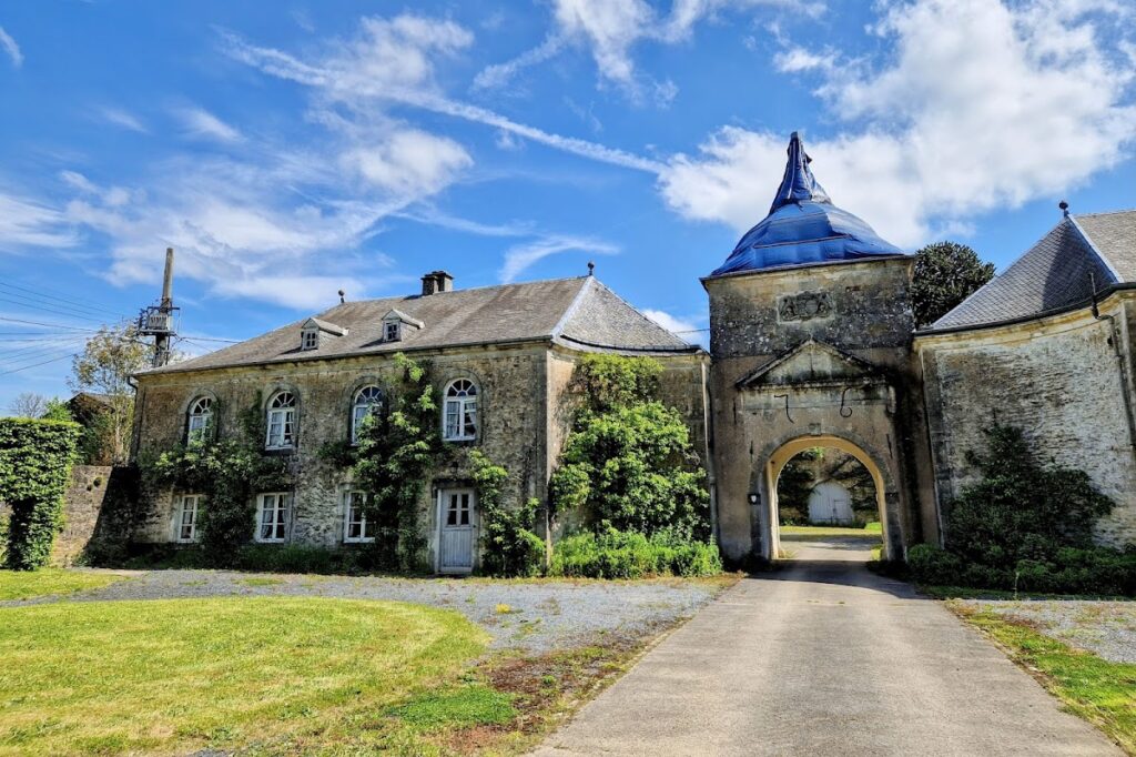 Guirsch Castle: An Eighteenth-Century Seigneurial Residence in Belgium 1 Guirsch Castle