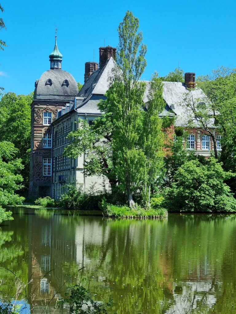 Schloss Hovestadt: A Moated Renaissance Palace in Germany 2 Schloss Hovestadt