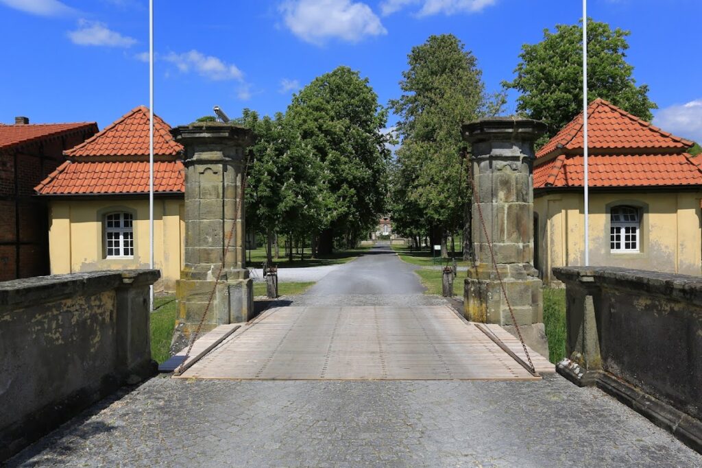 Schloss Hovestadt: A Moated Renaissance Palace in Germany 3 Schloss Hovestadt