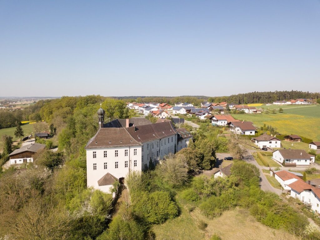 Schloss Poxau: A Castle and Former Convent in Germany 1 Schloss Poxau