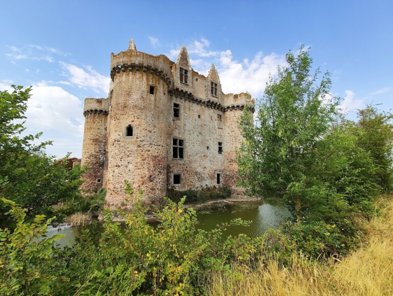 Château de l’Ébaupinay: A Late-Medieval Feudal Castle in France