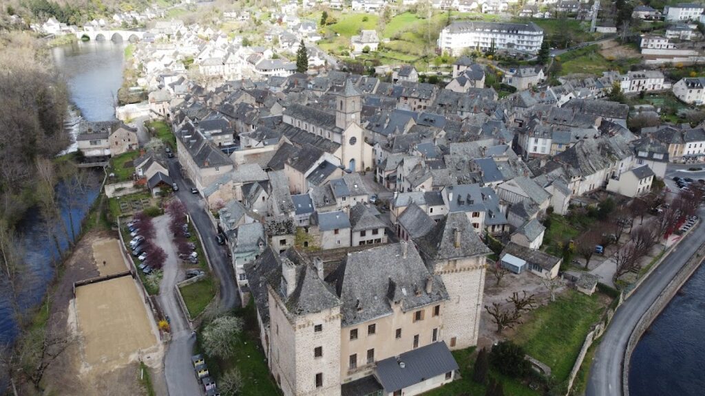 Château d’Entraygues: A Medieval Castle in France 2 Château d'Entraygues