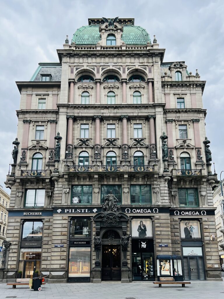 Palais Equitable: A Historicist Office and Commercial Building in Vienna