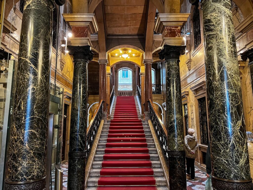Palais Equitable: A Historicist Office and Commercial Building in Vienna 2 Palais Equitable