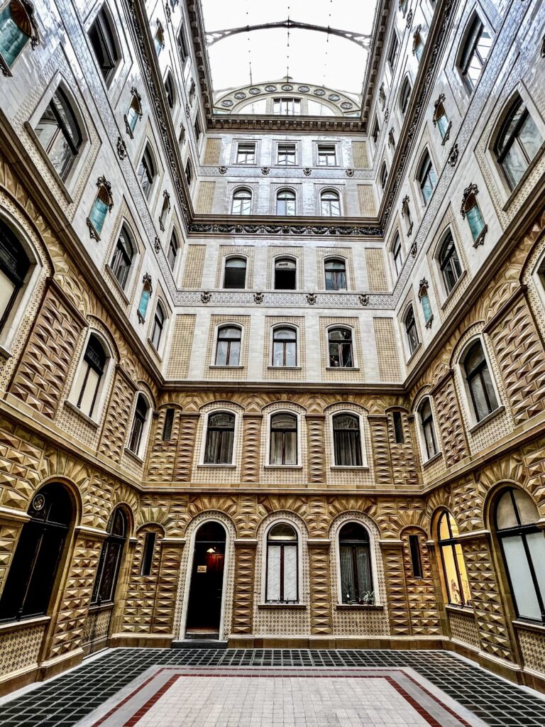 Palais Equitable: A Historicist Office and Commercial Building in Vienna 3 Palais Equitable