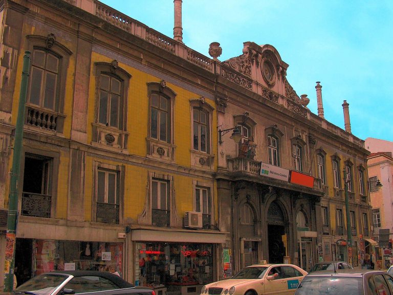 Palace of the Counts of Azambuja: A Historic Manor House in Lisbon