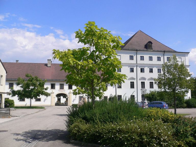 Schloss Zell an der Pram: A Baroque-Early Classical Castle and Cultural Centre in Austria