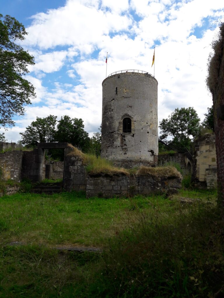 Stein Castle: A Moated Medieval Castle Complex in the Netherlands 1 Stein Castle