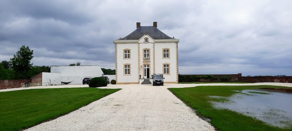 Gors Castle: Residence of the Lords of Gorsleeuw 2 Gors Castle
