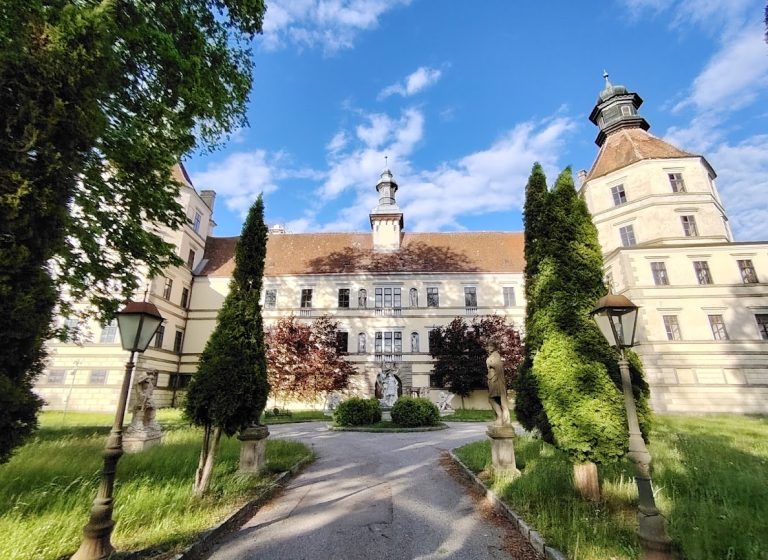 Schloss Schwarzenau: A Renaissance Moated Castle in Austria