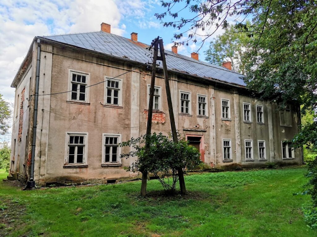 Palace in Korytów: A Baroque Residence in Poland 2 Palace in Korytów