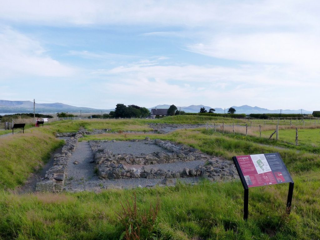 Llys Rhosyr: A Medieval Welsh Commotal Centre and Royal Court 1 Llys Rhosyr
