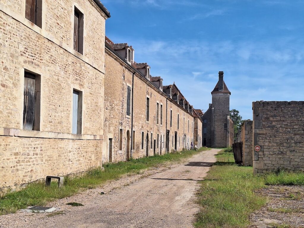 Château de la Ferté de Saint-Ambreuil: Former Cistercian Abbatial Residence 4 Château de la Ferté de Saint-Ambreuil