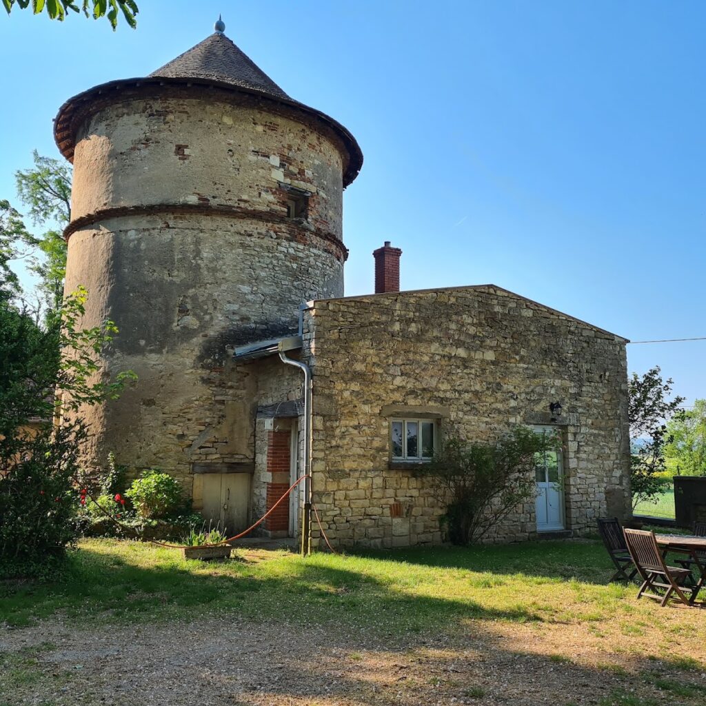 Château de la Ferté de Saint-Ambreuil: Former Cistercian Abbatial Residence 5 Château de la Ferté de Saint-Ambreuil