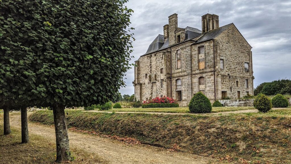 Château de Quintin: A Pair of Historic Residences in Brittany 5 Château de Quintin