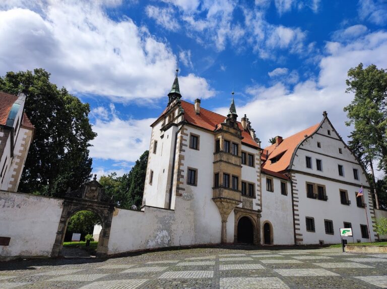 Benešov nad Ploučnicí Castle: A Saxon Renaissance Castle Complex