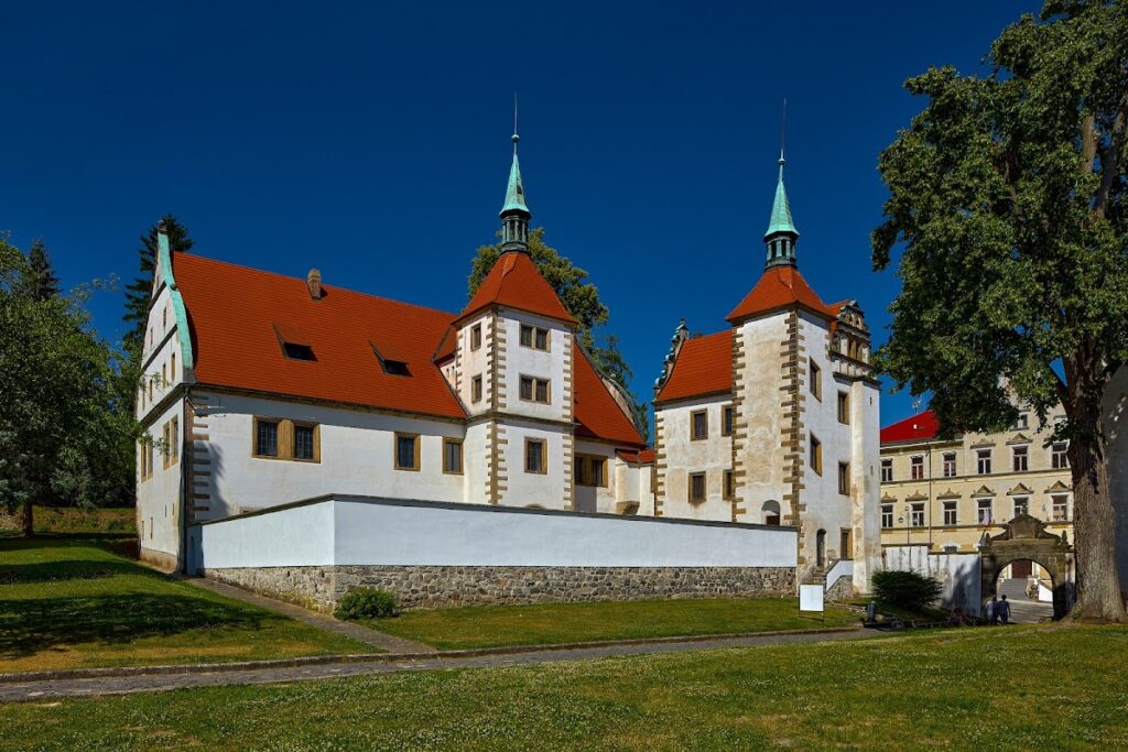 Benešov nad Ploučnicí Castle: A Saxon Renaissance Castle Complex 2 Benešov nad Ploučnicí Castle