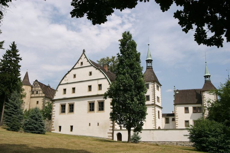 Benešov nad Ploučnicí Castle: A Saxon Renaissance Castle Complex