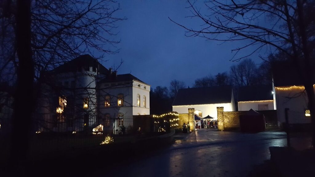 Schloss Kewenig: A Moated Castle and Manor House in Germany 2 Schloss Kewenig